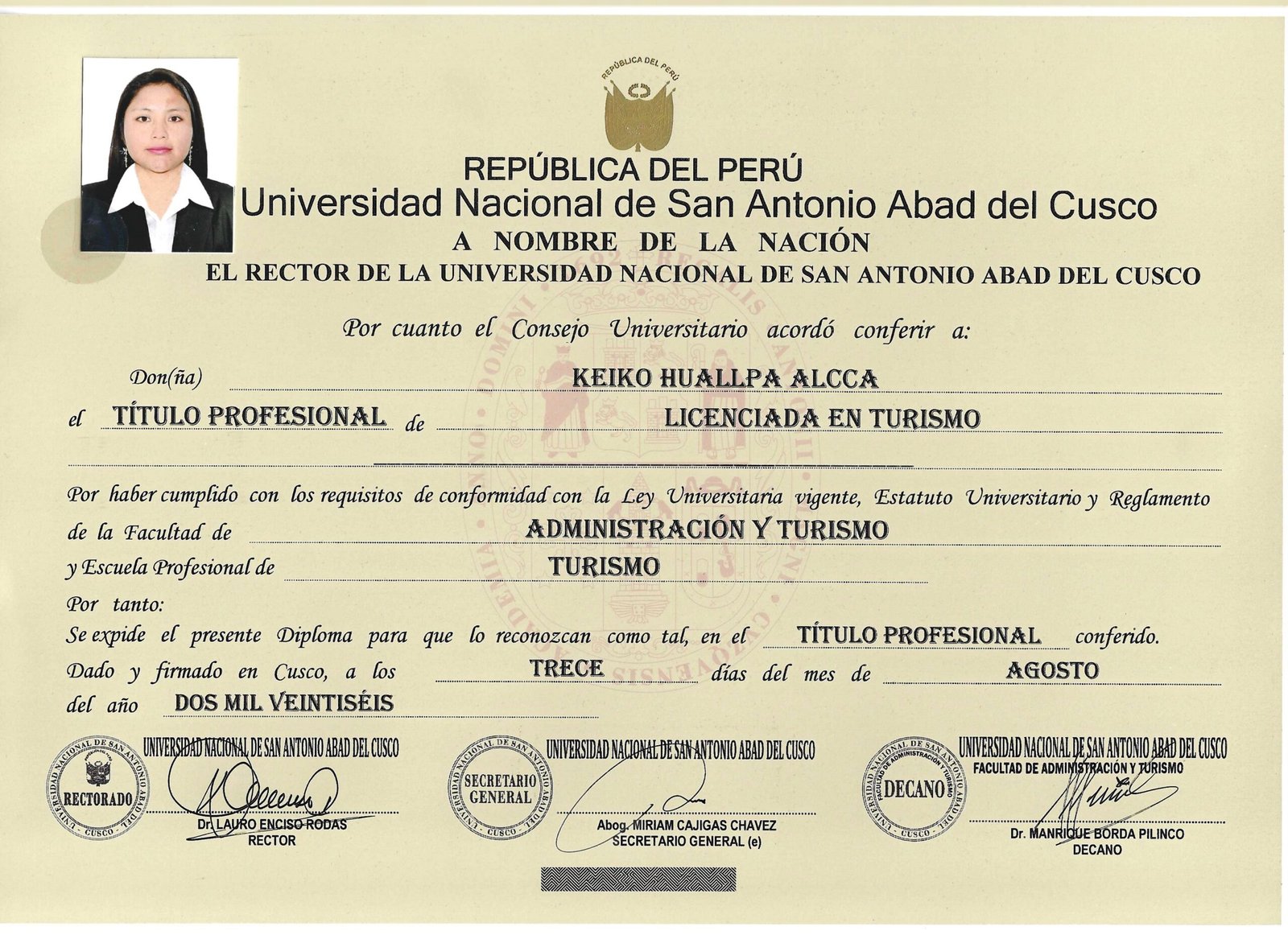 TITULO DE LICENCIATURA.jpg